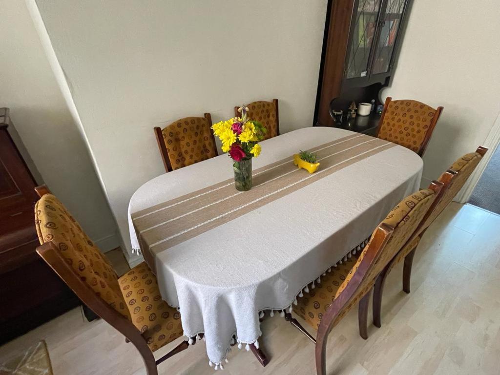 Room In Family Home Near Penny Lane リヴァプール エクステリア 写真