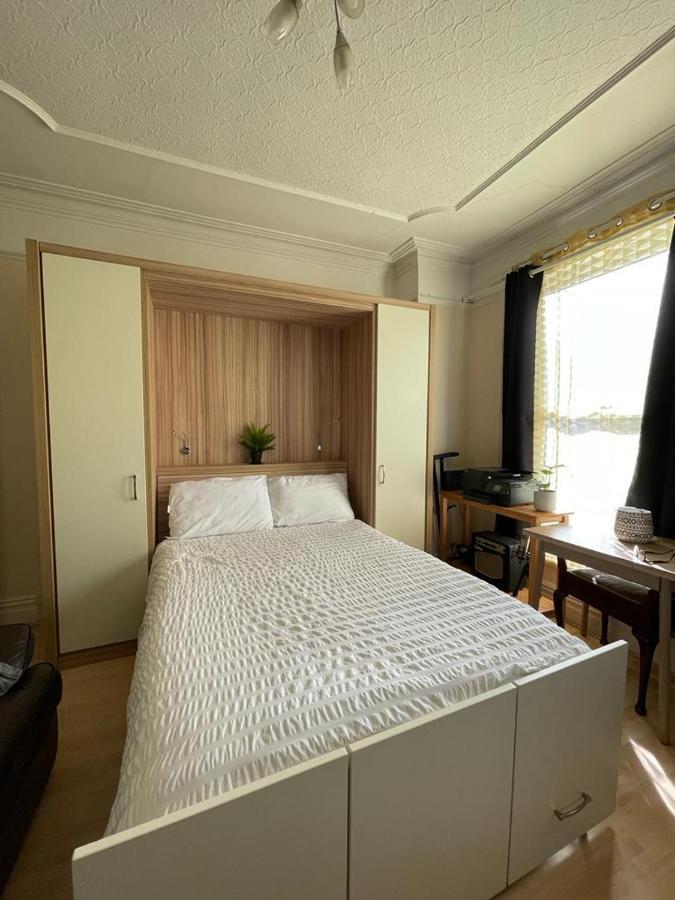 Room In Family Home Near Penny Lane リヴァプール エクステリア 写真