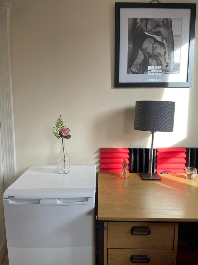 Room In Family Home Near Penny Lane リヴァプール エクステリア 写真