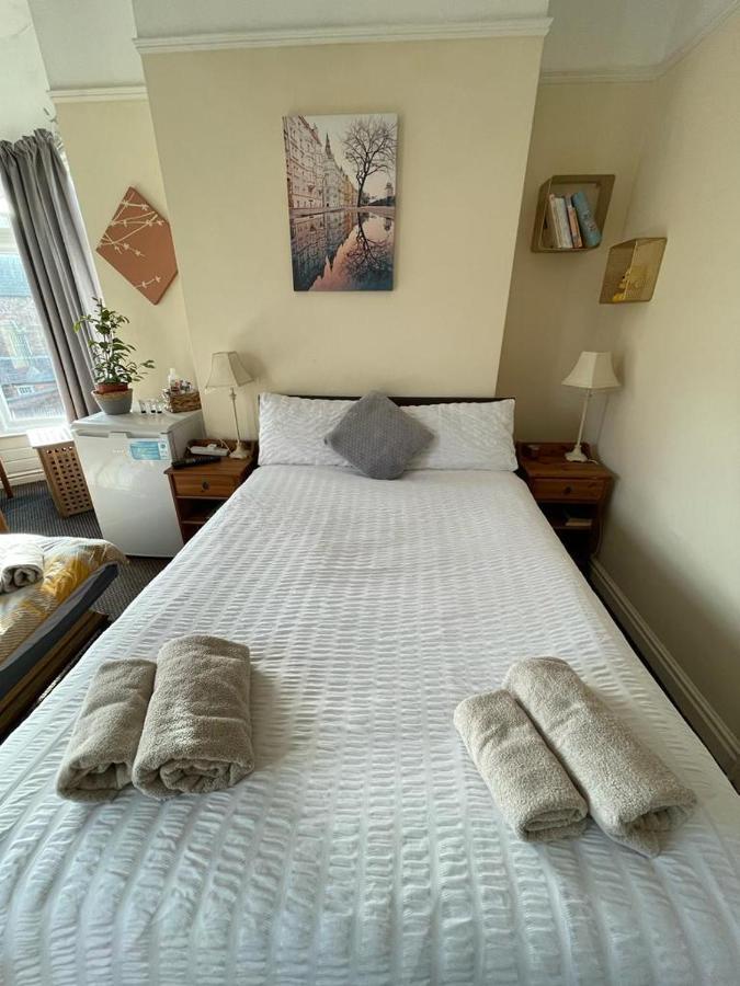 Room In Family Home Near Penny Lane リヴァプール エクステリア 写真