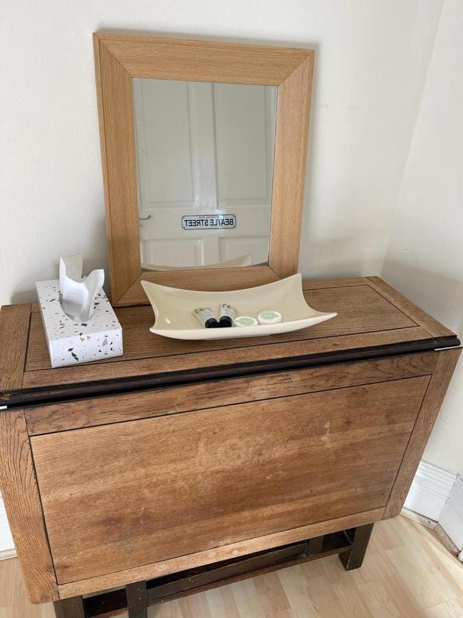 Room In Family Home Near Penny Lane リヴァプール エクステリア 写真